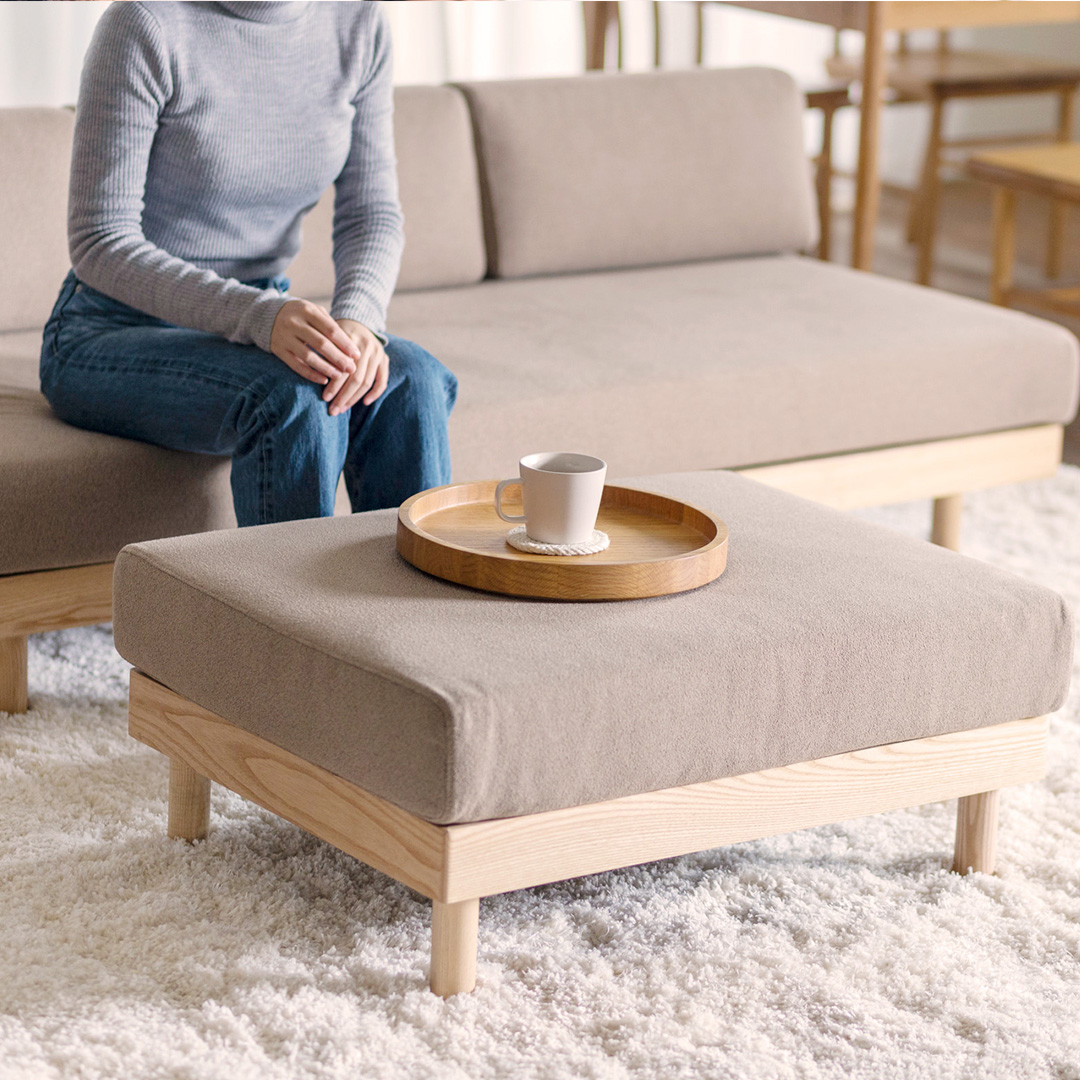 チャコールグレー