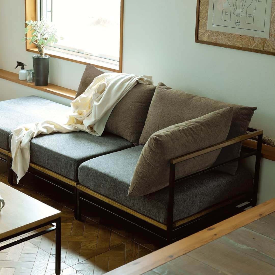 サンドベージュ