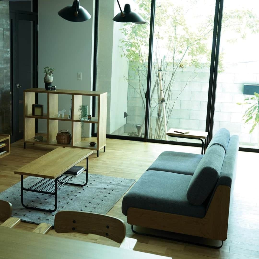 ダークベージュ