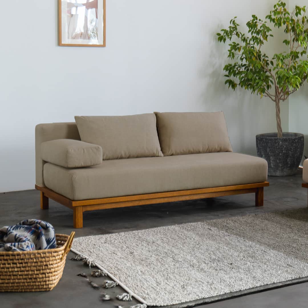 ダークベージュ