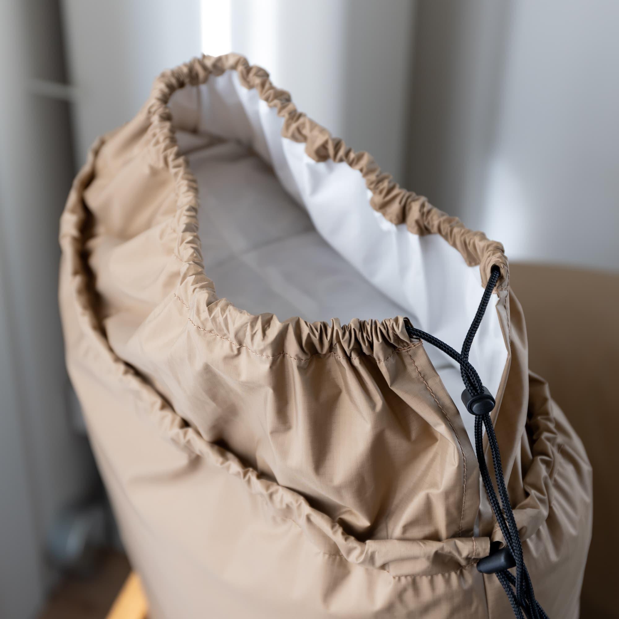 遊び心ある寝袋をイメージしたクッションADRS×NANGAのソファ カーラ ソファ コーナー ブラック